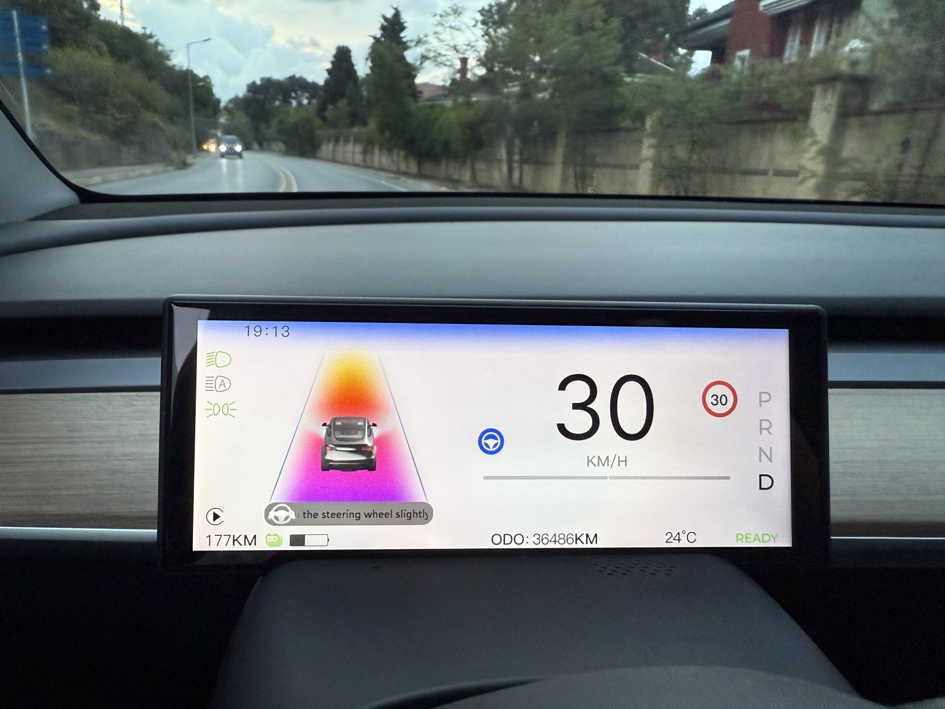 Tesla Model Y legacy  Gösterge Ekranı, CarPlay ve Android (Juniper ile uyumlu değildir )