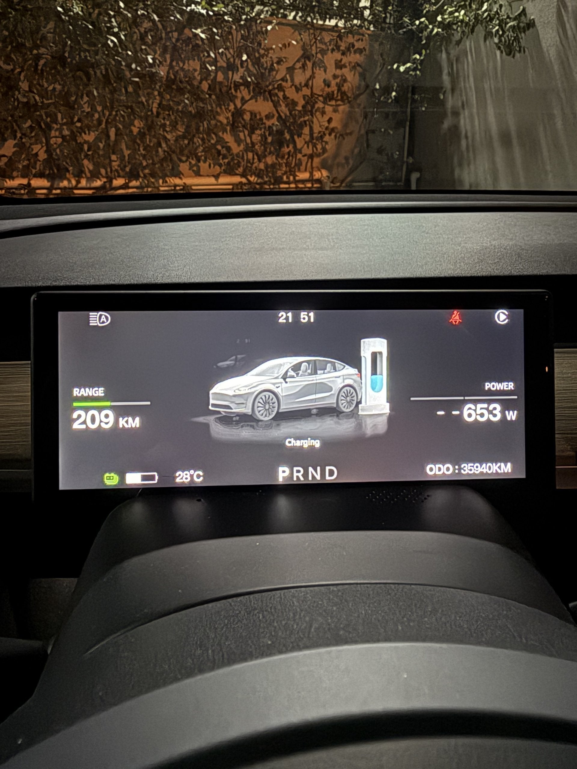 Tesla Model Y legacy  Gösterge Ekranı, CarPlay ve Android (Juniper ile uyumlu değildir )